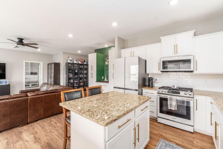 Property Photo: 319 Mannaseh W Drive OH 43023