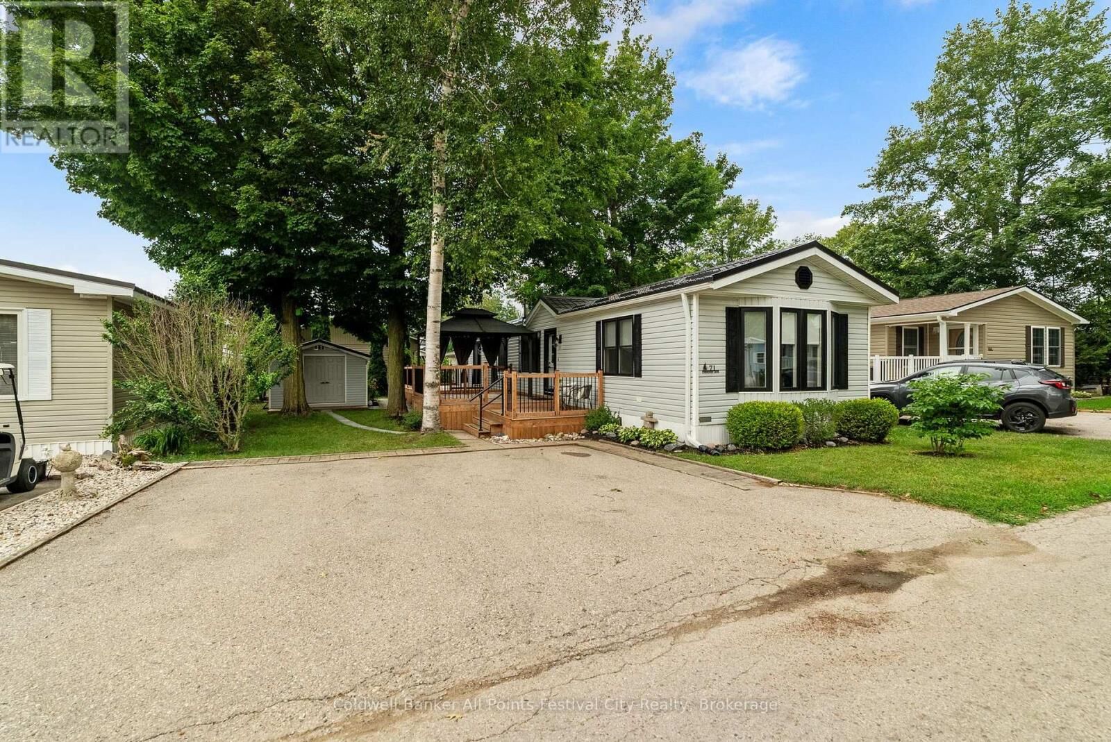 Property Photo: 71 Cherokee Lane ON N7A 3Y2