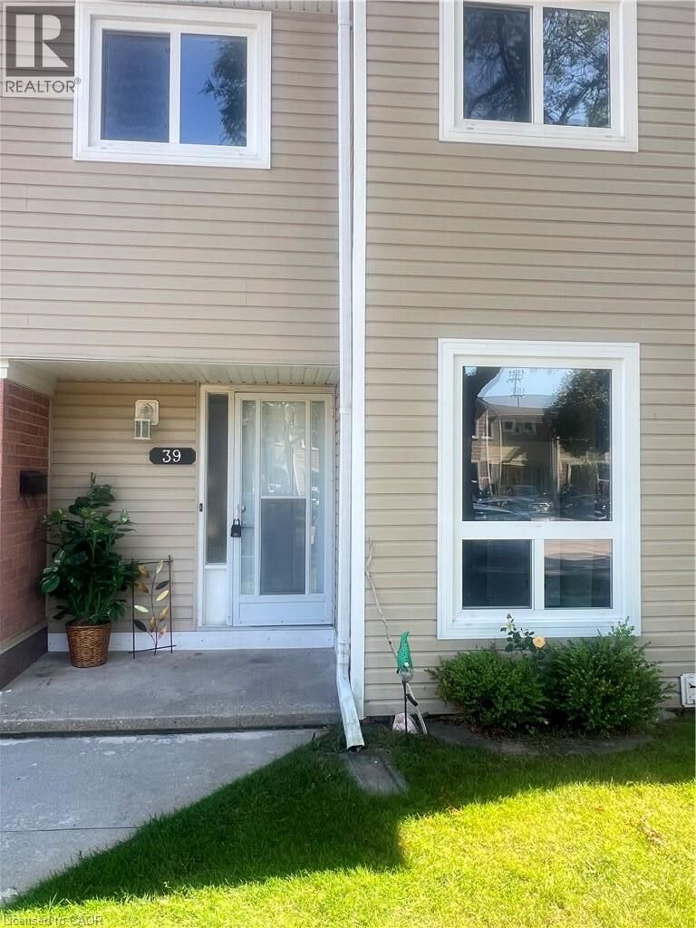 Property Photo:  160 Rittenhouse Road 39  ON N2E 3M4 