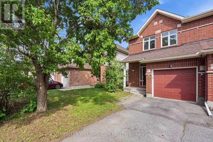 121 Thornbury Crescent — photo 1