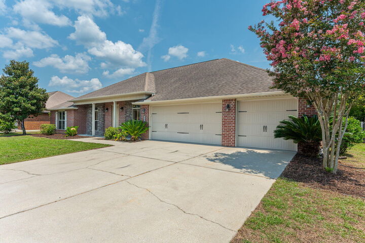 Property Photo: 4531 Annabelle Lane FL 32539
