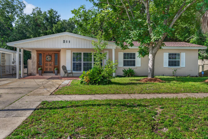Property Photo:  511 Pelham Street  FL 32547 