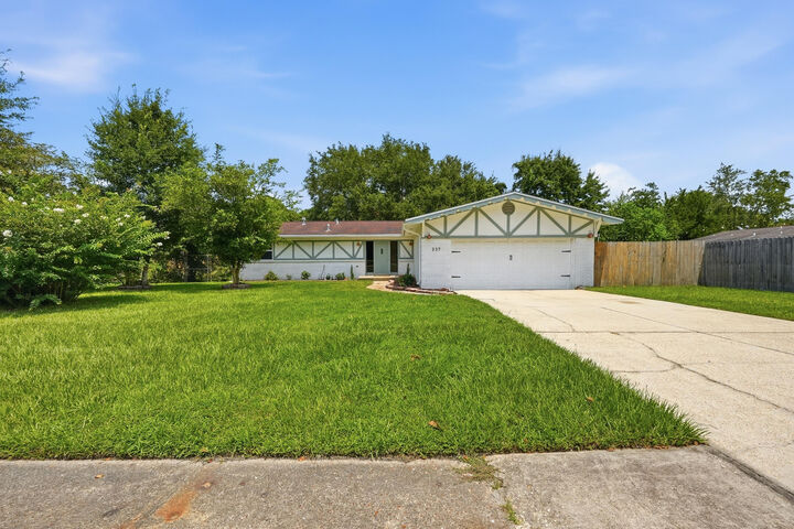 Property Photo: 337 Echo Circle FL 32548
