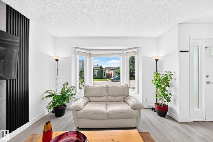 Property Photo:  7209 183B Street NW  AB T5T 3Z6 