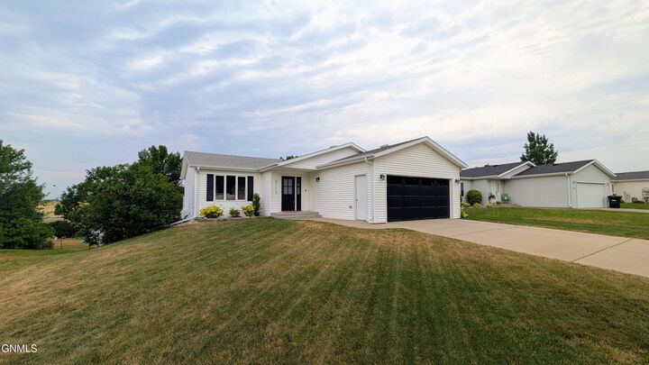Property Photo:  3112 Stonewall Drive  ND 58503 