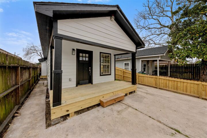 Property Photo: 219 E James Street TX 77520