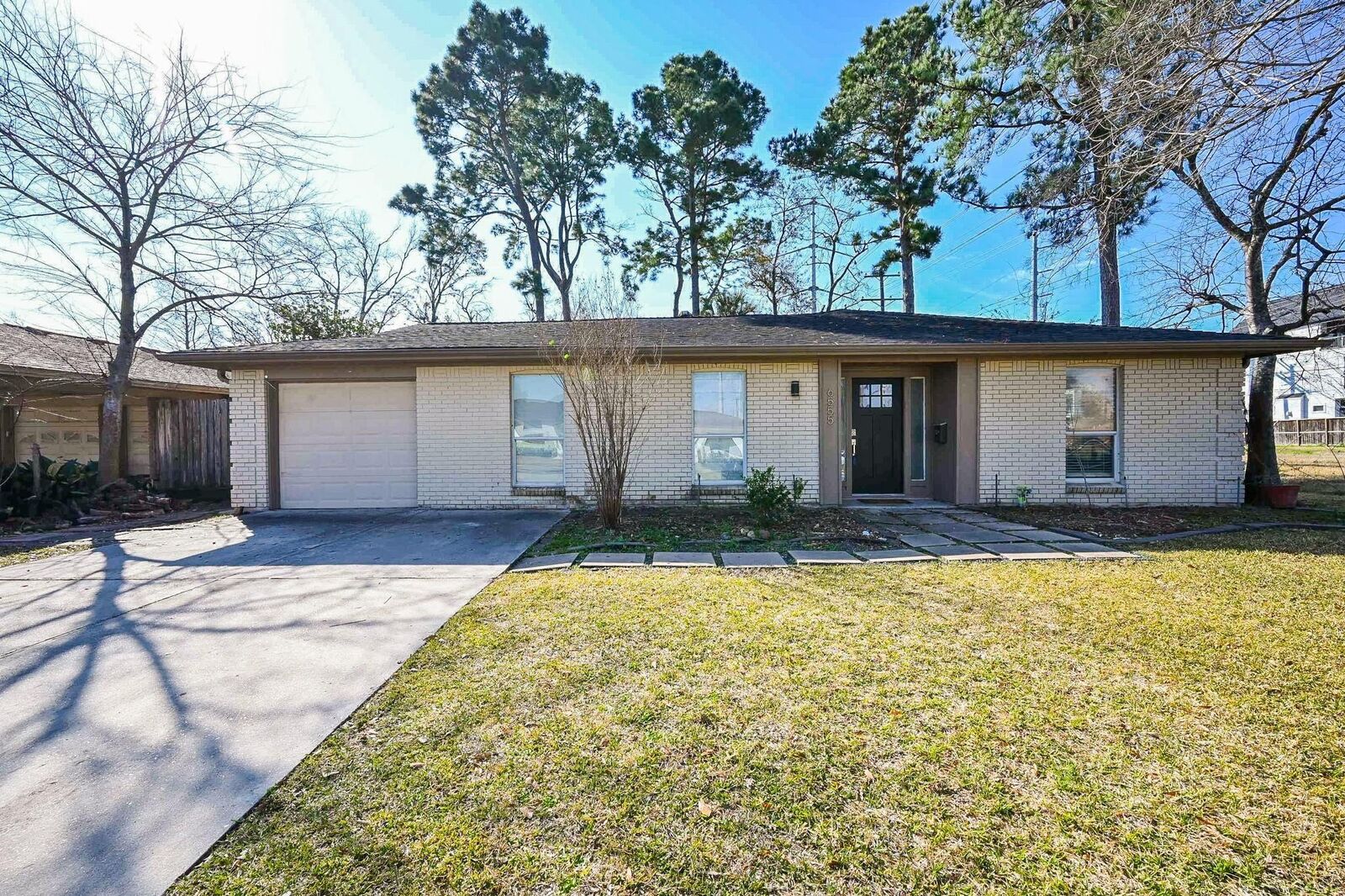 Property Photo: 6555 Grovewood Lane TX 77008