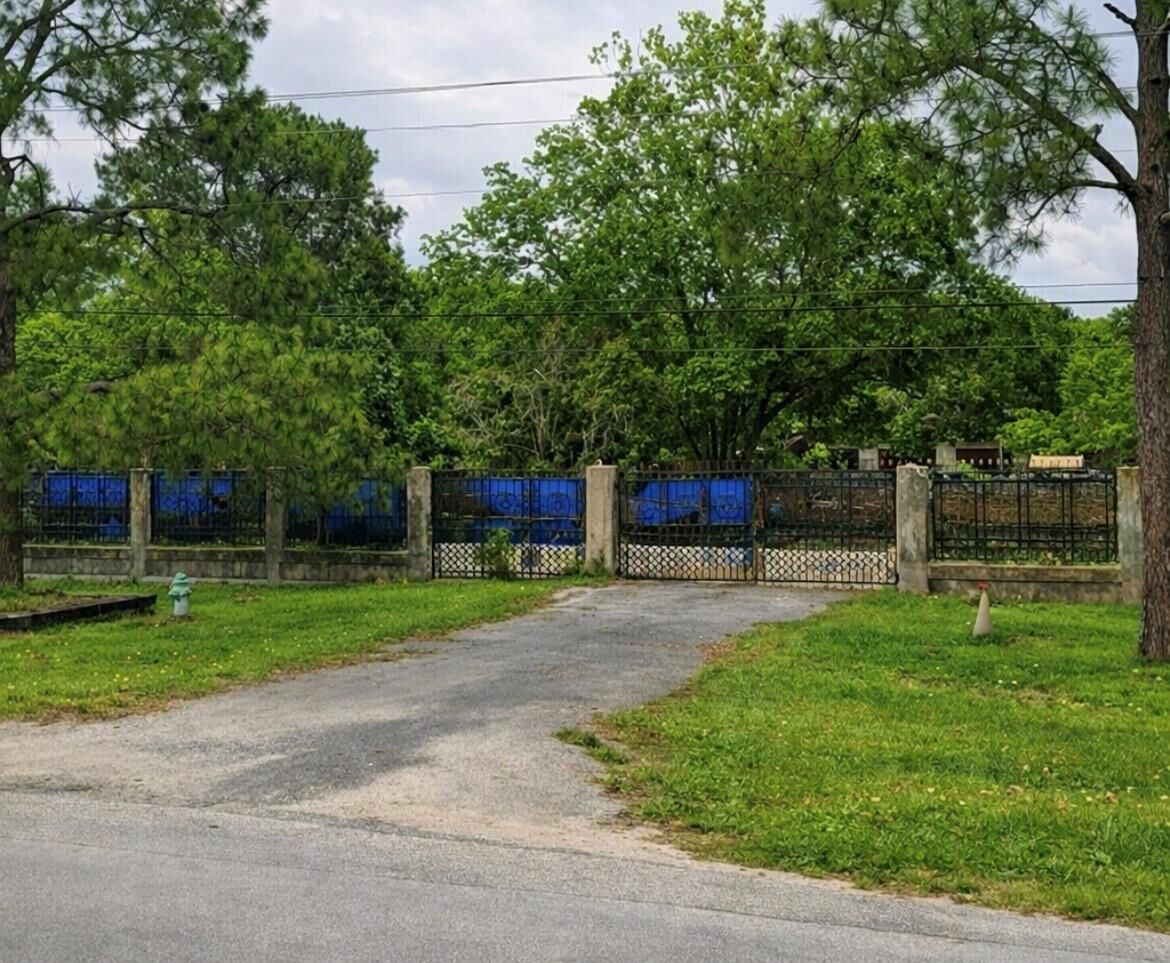 Property Photo: 2005 S Highway 288B TX 77515
