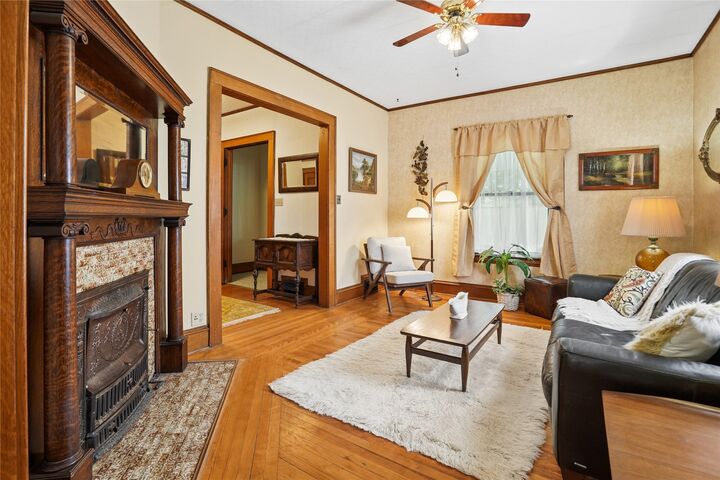 Property Photo:  3719 Cottage Grove Avenue  IA 50311 
