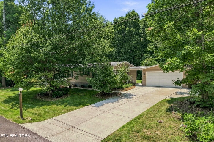 Property Photo: 128 Prestonwood Drive TN 38558