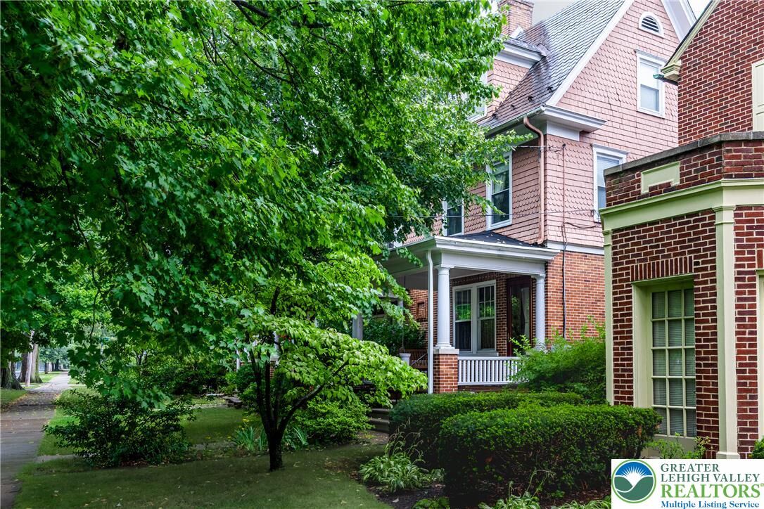 Property Photo: 822 Prospect Avenue PA 18018