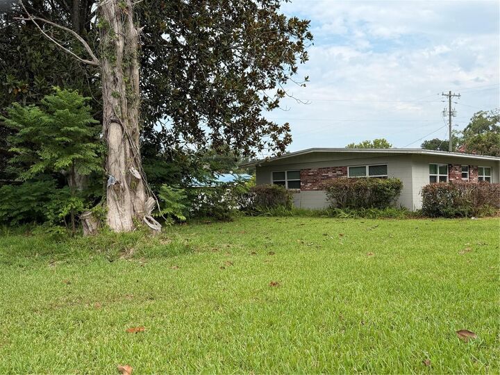 Property Photo:  16726 NW County Road 235A  FL 32615 