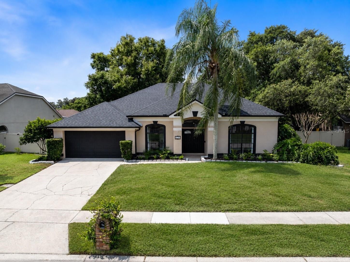 Property Photo: 623 Yorkshire Drive FL 32765