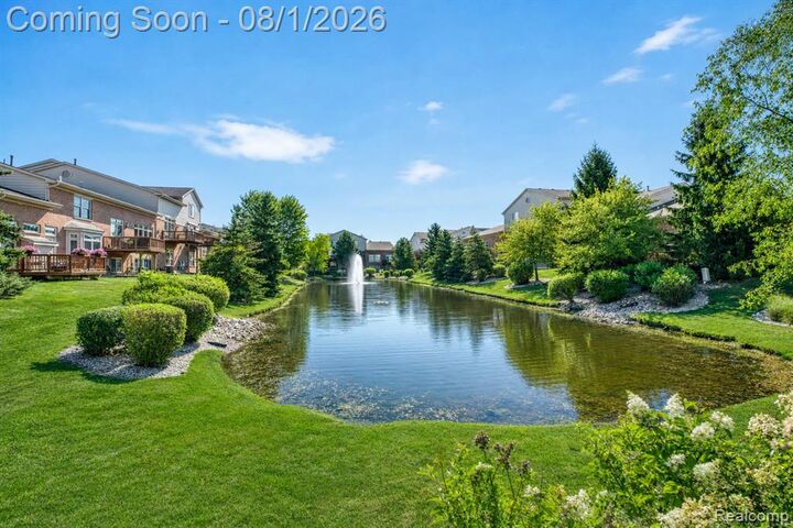 Property Photo:  37610 Newburgh Park Circle  MI 48152 1372 