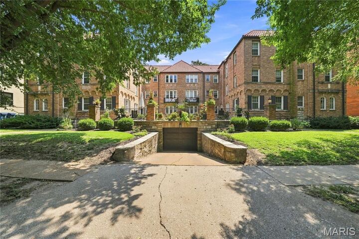 Property Photo:  7530 Cromwell Drive 1N  MO 63105 