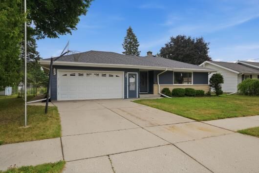 Property Photo:  1661 Laurel St  WI 54220 