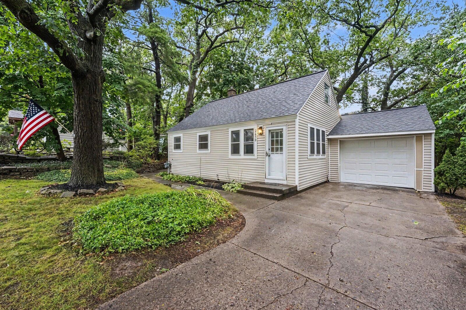 Property Photo: 2650 Gaynor Avenue NW MI 49544