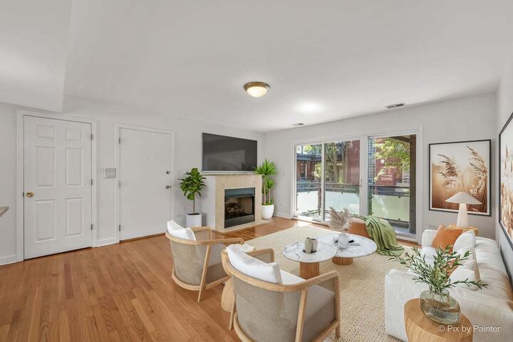 Property Photo:  6421 N Damen Avenue 2W  IL 60645 