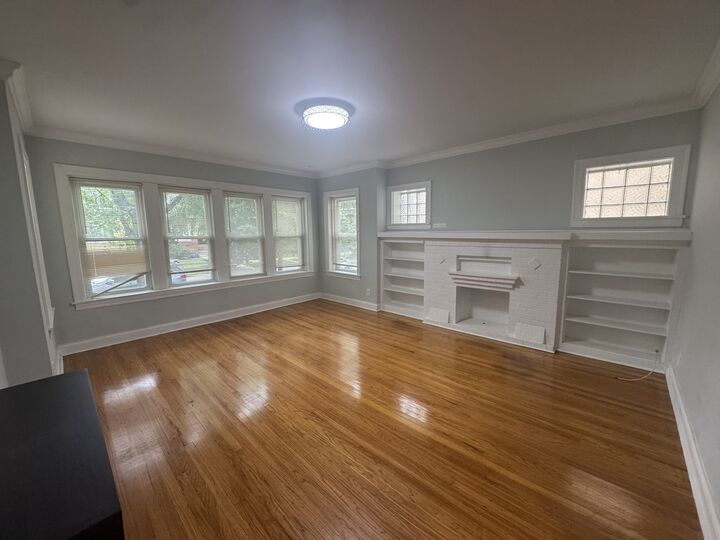 Property Photo: 5405 N Sawyer Avenue 1 IL 60625