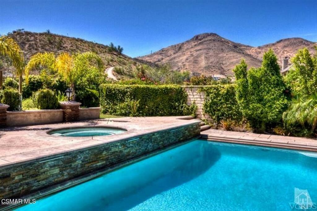 Property Photo:  151 Via Mirabella  CA 91320 