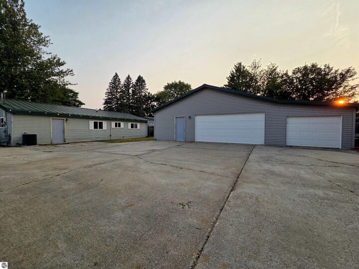 Property Photo: 607 Cottage Avenue MI 48617