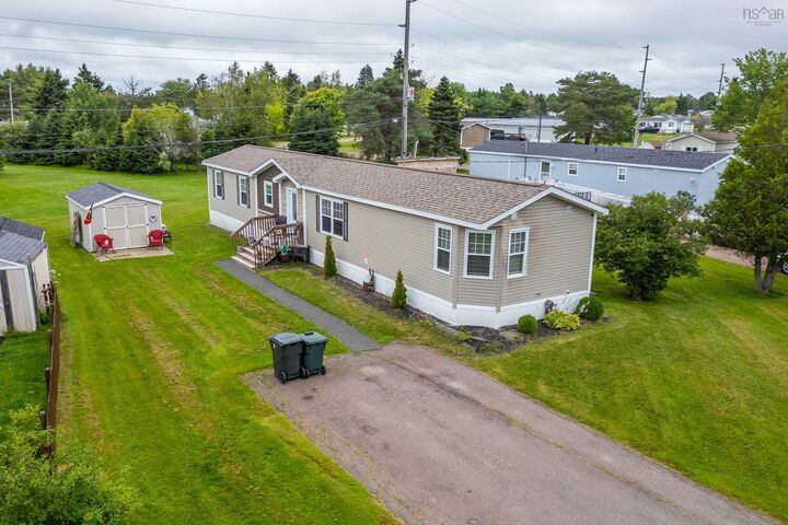8 Lorne Crescent — photo 1