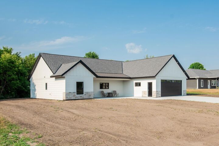 Property Photo:  240 Greenview Lane  MN 56354 