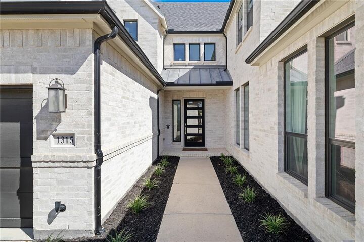 Property Photo: 1315 Ellicott Drive TX 75009