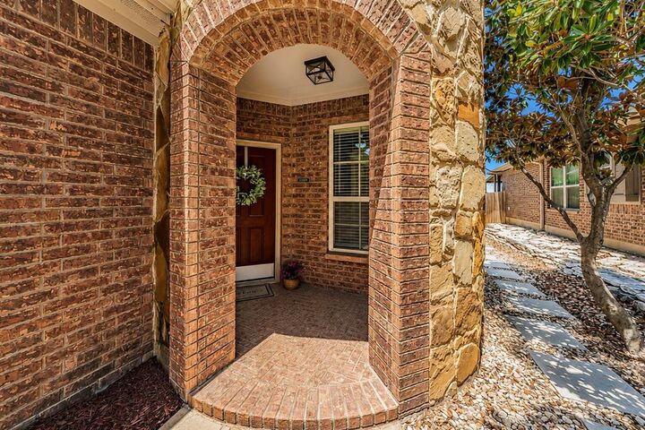 Property Photo:  2609 Frisco Wood Drive  TX 76244 