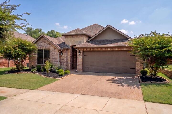 Property Photo:  3913 Roxbury Street  TX 76210 
