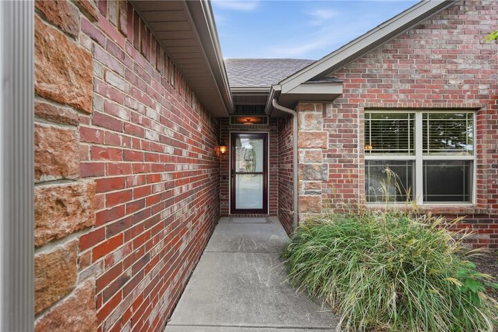 Property Photo:  6011 S 38th Street  AR 72758 