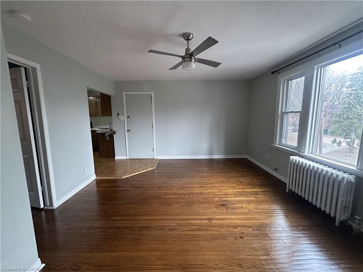 Property Photo:  352 Hunter Street E 4  ON L8N 1N8 