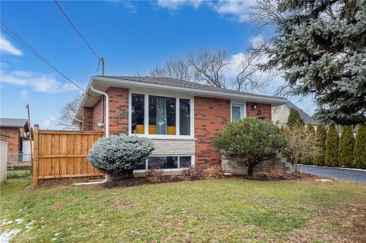 27 Blenheim Drive — photo 1