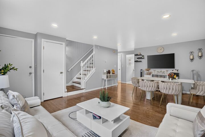 Property Photo:  54 Kingston Street 54  MA 01845 