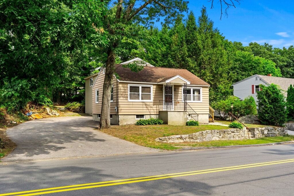 Property Photo: 118 E Meadow Rd MA 01854