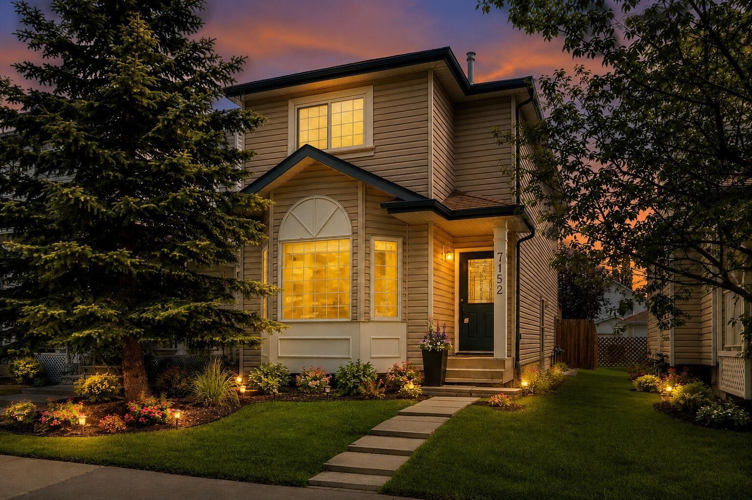 Property Photo: 7152 Sierra Morena Boulevard SW AB T3H 3G8