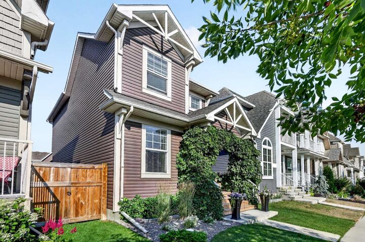 Property Photo:  213 Auburn Meadows Way SE  AB T3M 2H8 