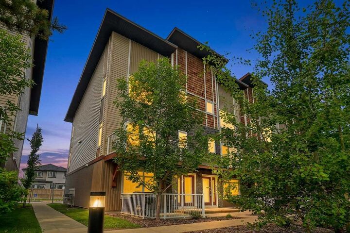 604 Skyview Point Place NE — photo 1