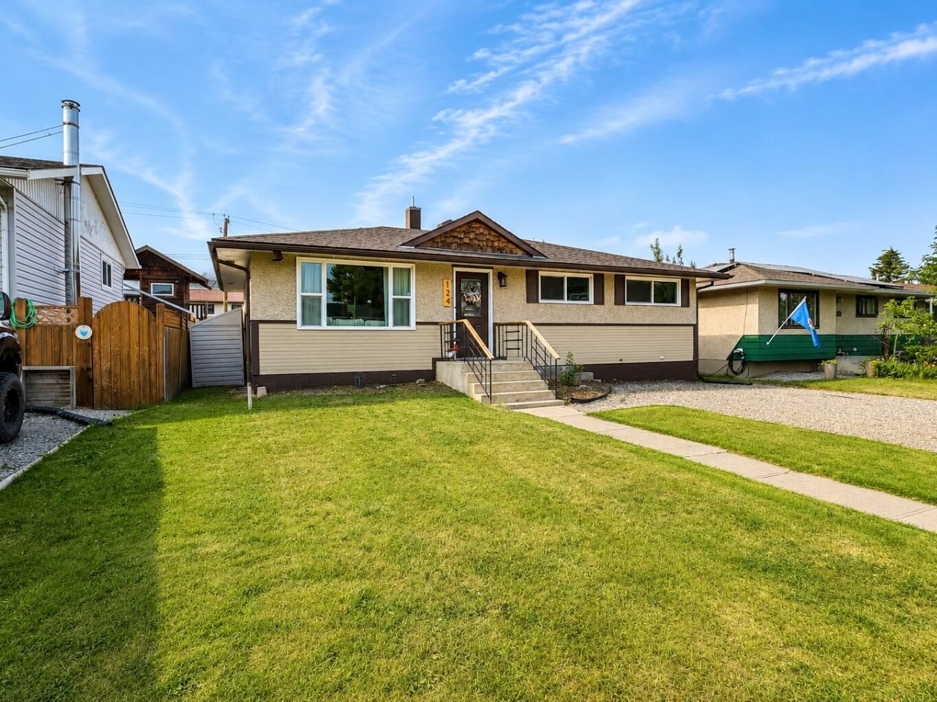 Property Photo: 124 4 Avenue AB T1P 1B9