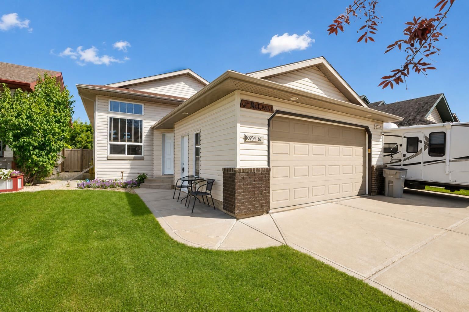 Property Photo:  10934 67 Avenue  AB T8W 2W3 