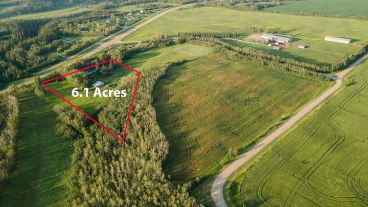 Property Photo:  38260 Range Road 261A  AB T4E 0Y1 