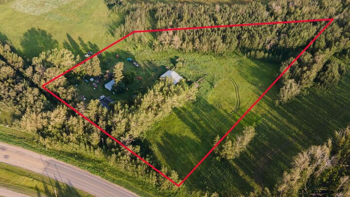 Property Photo: 38260 Range Road 261A AB T4E 0Y1