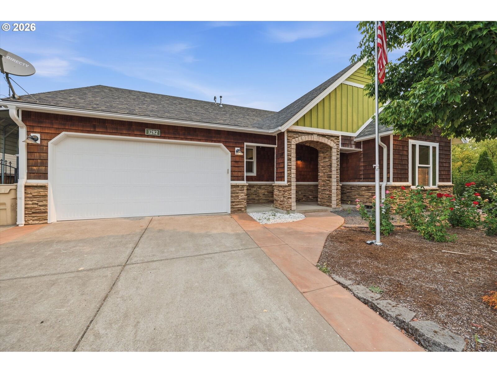 Property Photo:  1282 SE Academy St  OR 97338 
