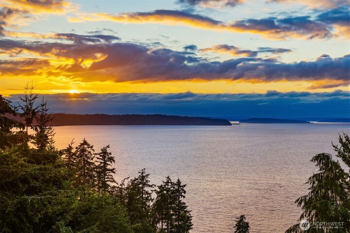 Property Photo: 2702 SW 167th Place WA 98166