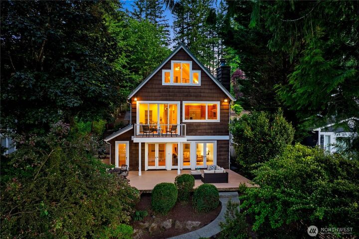 Property Photo: 2057 E Beaver Lake Drive SE WA 98075
