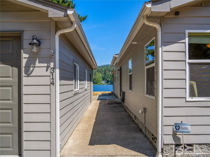 Property Photo:  314 NW Rhododendron Drive  WA 98312 