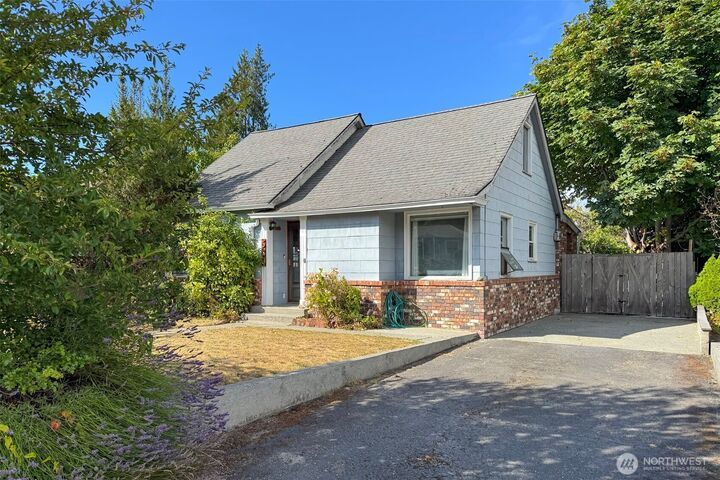 Property Photo: 519 W 15th Street WA 98362