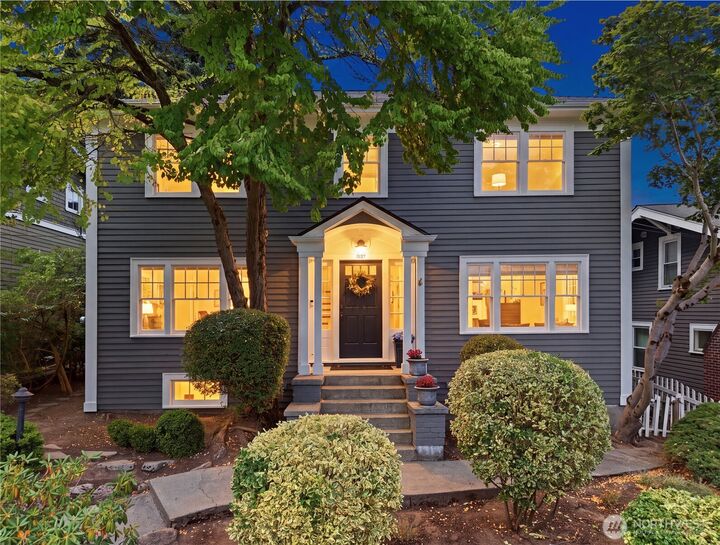 Property Photo:  3127  Broadway  E  WA 98102 