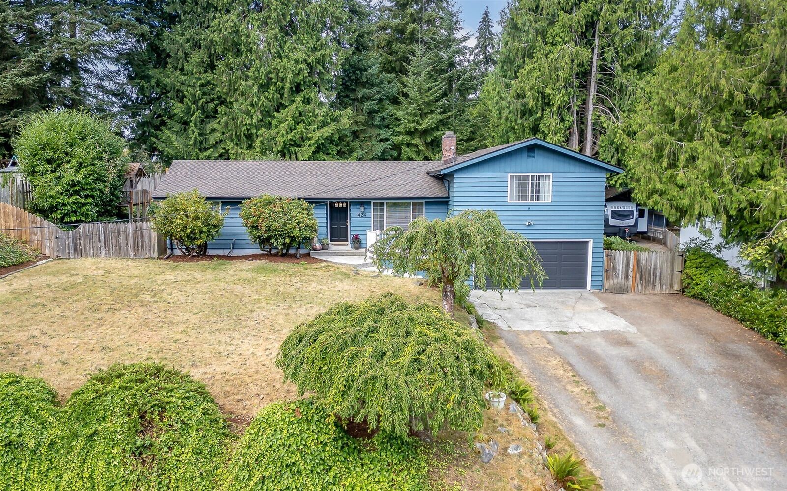 Property Photo: 424 119th Avenue E WA 98372