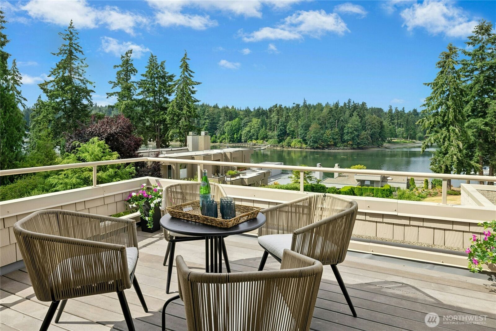 Property Photo:  601  Winslow Way W  WA 98110 
